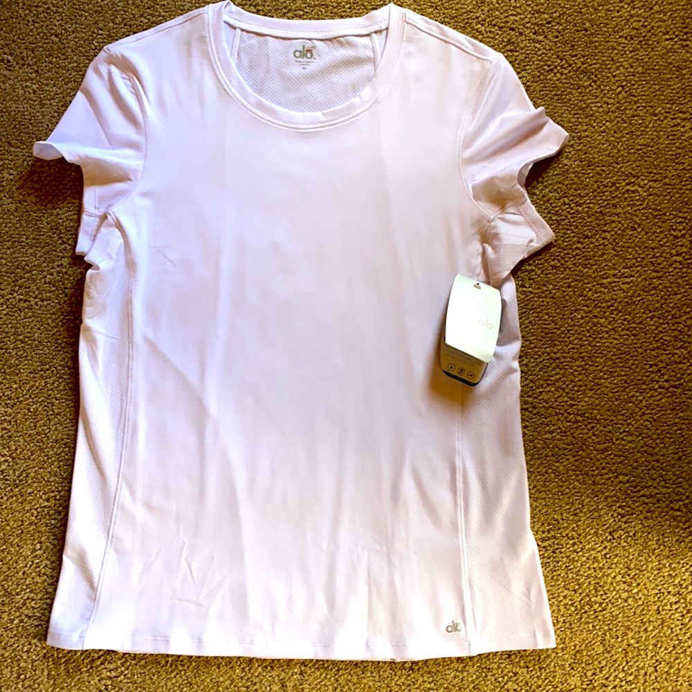 NWT Alo Yoga women’s workout top. Size M, white